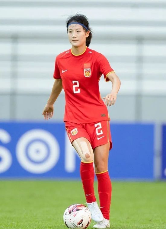 黑丝美女被x